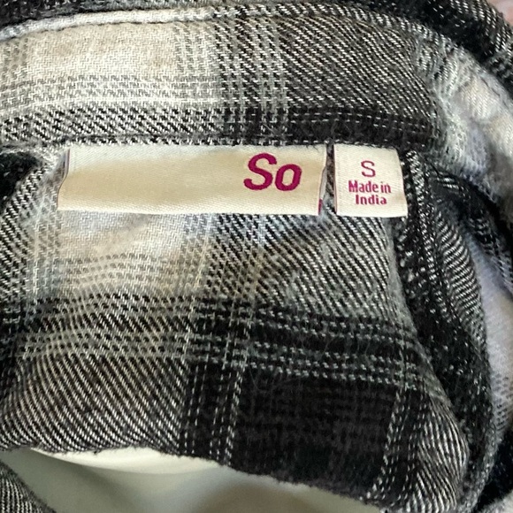 SO Long Sleeve Button Down Plaid Shirt Black & White Sz Small - Picture 8 of 8